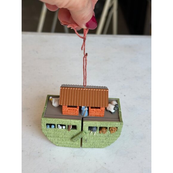 VINTAGE 2003 Hallmark Licensing, Inc. Keepsake Ornament Noah's Ark 2.5" Tall - Picture 9 of 15